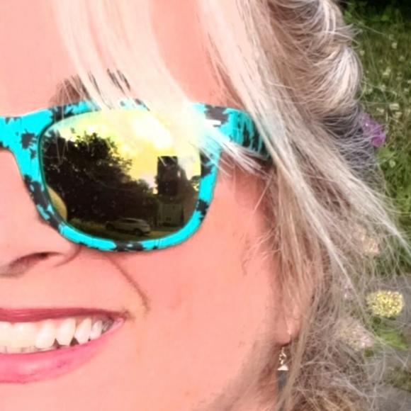 Meet your Posher, Joanie - Picture 3 of 10